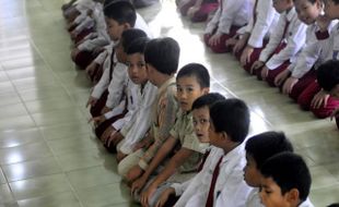   SISWA BELAJAR SHOLAT