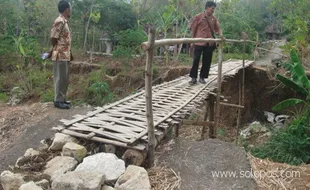  Musim hujan, saluran rusak di Karangmojo kian parah