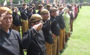 SERAGAM PNS : Disbudparpora Klaten Usulkan PNS Pakai Beskap