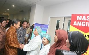 Wapres saksikan operasi katarak kepada 6.000 pasien