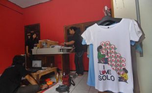 KAOS BERTEMA SOLO