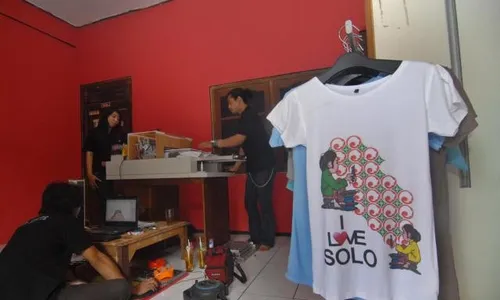 KAOS BERTEMA SOLO