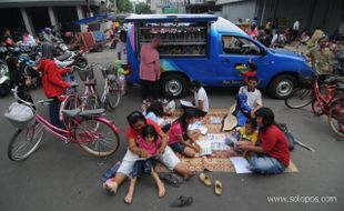 LAYANAN PERPUSTAKAAN KELILING DI CAR FREE DAY