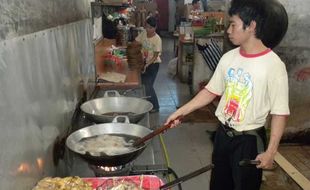 Ayam Goreng Rosojoyo, goyang lidah khas Sragen