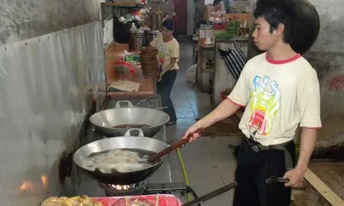 Ayam Goreng Rosojoyo, goyang lidah khas Sragen