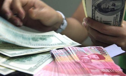 KURS RUPIAH : Rupiah Kembali Tembus Rp13.600/US$, Diprediksi akan Terus Tertekan