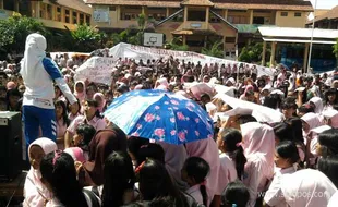 Siswa SMKN 1 Karanganyar tuntut kepala sekolah mundur