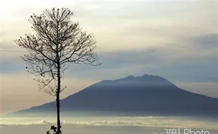 MISTERI GUNUNG LAWU : Mitos-Mitos yang Membuat Gunung Lawu Dikenal Angker 