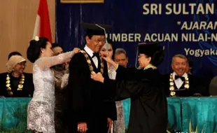 Sultan Hamengku Buwono X resmi bergelar Dr HC seni pertunjukan