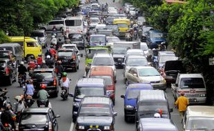 LALU LINTAS JALUR SELATAN : Hati-hati, Ada "Penumpukan" Kendaraan Berat di Jalan Wangon-Ajibarang