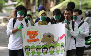 MAHASISWA UNS KAMPANYE PENYELAMATAN KOMODO