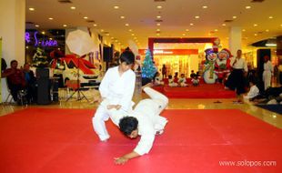  SISWA BODY n MIND PRAKTEKKAN TEKNIK AIKIDO