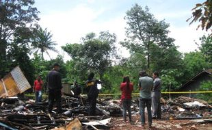 Tim Labfor Semarang ambil sampel sisa kebakaran 