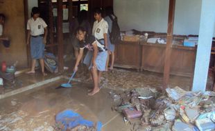 Kebanjiran, ujian di SMAN 1 Grobogan ditunda