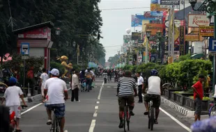 LALU LINTAS JOGJA : PKL Pakai Trotoar, Pejalan Kaki & Pesepeda "Tergusur"