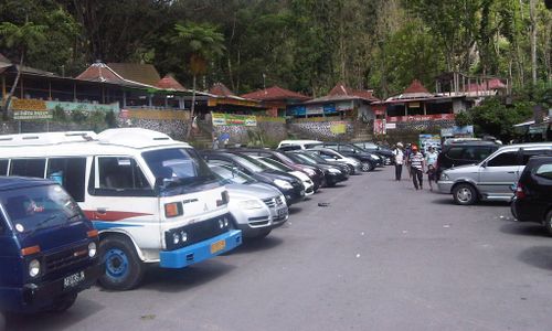 Dua Wisatawan Tersesat di Tlogo Putri