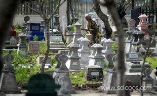   Perluasan lahan makam jadi alternatif