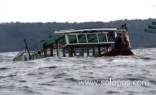 Jumlah mayat mengapung di Teluk Grajagan diperkirakan puluhan