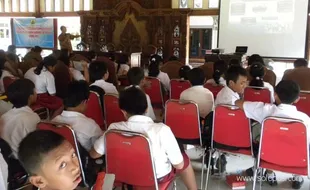  Kecaggihan internet dikenalkan pada siswa SD