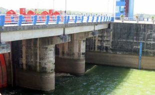 Pintu Waduk Gajah Mungkur Masih Ditutup