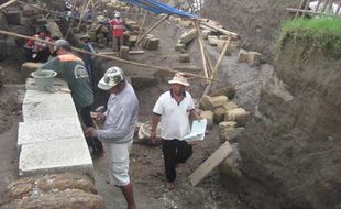 Revitalisasi Candi Plaosan gunakan batu putih