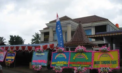 Hebat, Pedagang Bakso Bikin Gedung Rp1,25 miliar!