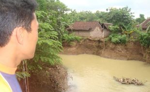 RUMAH TERANCAM AMBROL: Bertambah