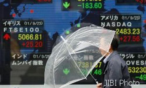 BURSA SAHAM : Bursa Jepang: Indeks Topix dan Nikkei Anjlok 0,9% Dipimpin Jatuhnya Saham Sumitomo