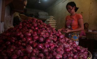 HARGA KEBUTUHAN POKOK : Jelang Ramadan, Bawang Merah Rp35.000/kg