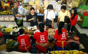 PEDAGANG PASAR GEDE SAMBUT KEMENANGAN LOMBA PASAR