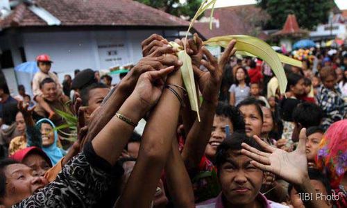 APEM KEONG EMAS: Sarana Mencari Berkah di Pengging