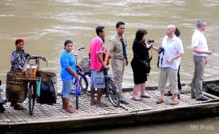 NAIK PERAHU