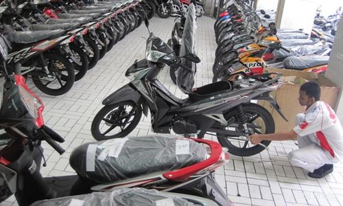 PENJUALAN SEPEDA MOTOR : DP Motor Baru Rendah, Penjualan Motor Bekas Lesu 