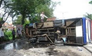 KECELAKAAN BOYOLALI : Bus Raya Terguling di Jalan Solo-Semarang, Sejumlah Penumpang Terluka