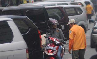 TARIF PARKIR: BPSK Minta Setop, Tarif Baru Parkir Jalan Terus