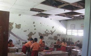 BANGUNAN SEKOLAH: 50% SMP Masih Butuh Rehab Berat