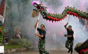 TENTARA DAN BARONGSAI