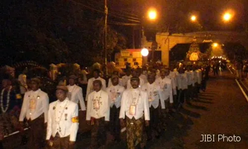 Terhadang Macet, Kirab Tapa Bisu Bubar