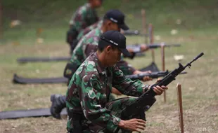 LATIHAN MENEMBAK