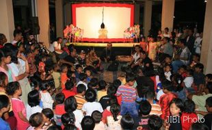 WAYANG KAMPUNG SEBELAH Konsisten Garap Isu Sospol