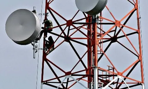 SEPUTAR JOGJA : 14 Menara Tak Berizin Segera Diproses Dinas Ketertiban