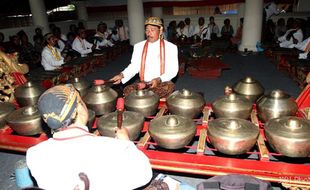 SEKATEN: Tabuhan Gamelan Nengeri Pawitan Sekaten