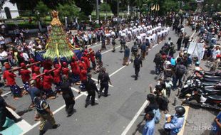 PERAYAAN GREBEG MAULUD JOGJA