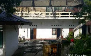 KPU TERBAKAR: Kantor KPU Kupang Ludes Terbakar