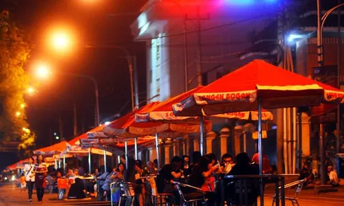 GALABO SOLO : Aksi Protes, Malam Ini Galabo Tanpa Kursi dan Tenda