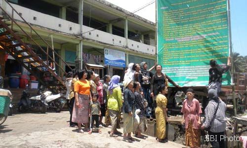 PASAR AMPEL; Pedagang Pasang Baliho Penolakan