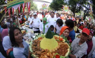 BAGIKAN TUMPENG