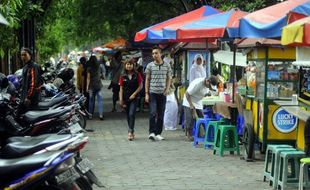 CITY WALK SOLO : PKL City Walk Tagih Janji Dinas Pengelolaan Pasar