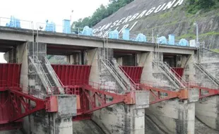 Pintu Bendung WADUK GAJAH MUNGKUR Ditutup