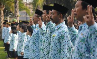  BANTUAN PENDIDIKAN: 206 Guru Peroleh Beasiswa S1